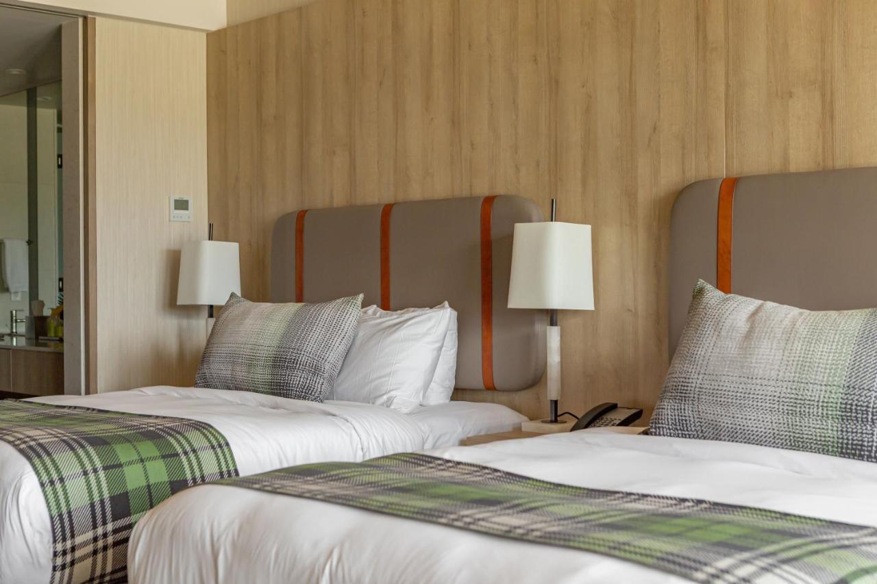 Headwaters Lodge At Eagle Ranch Resort Invermere Rum bild